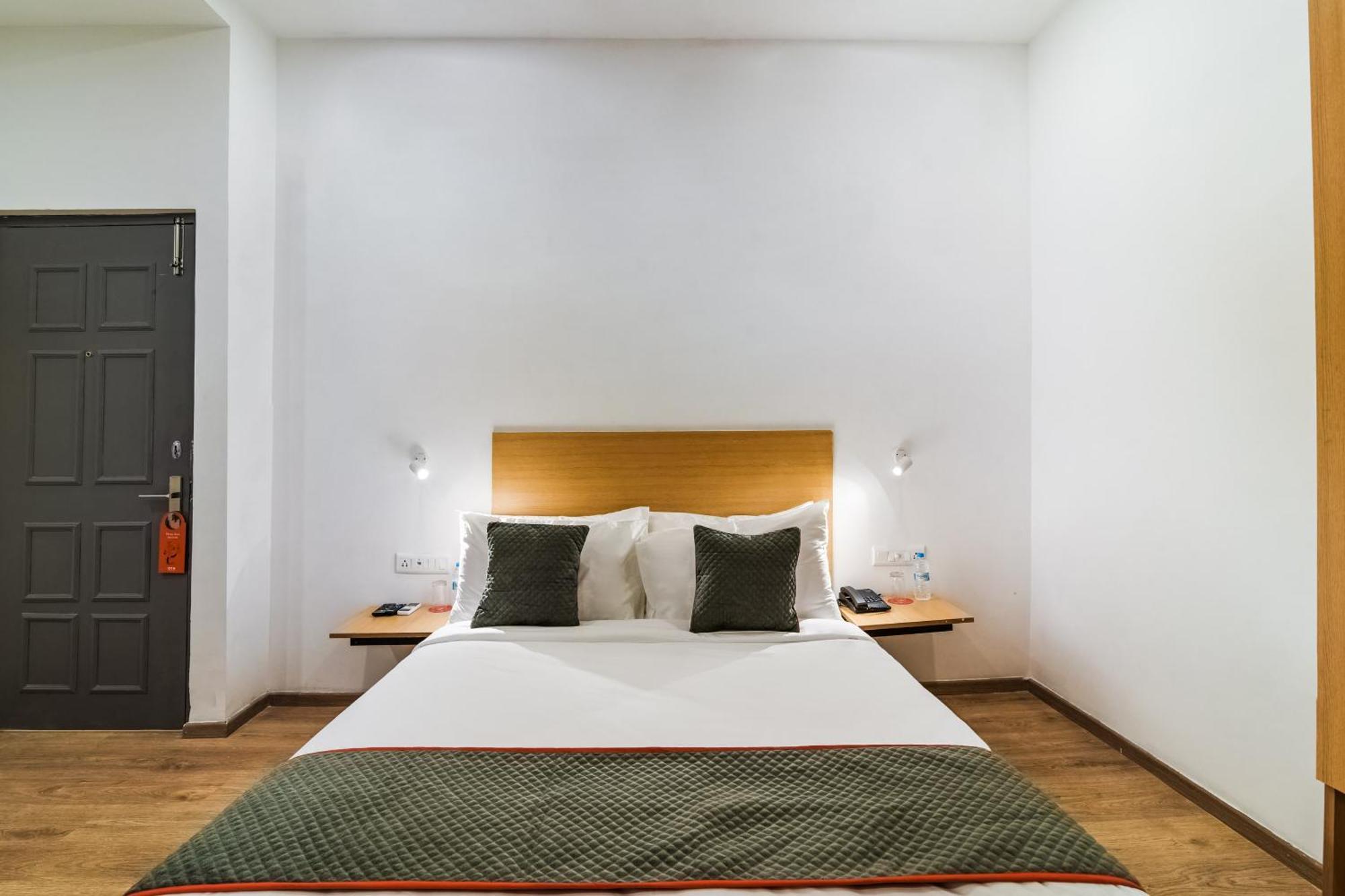 Super Townhouse Xotel Chennai Exterior photo