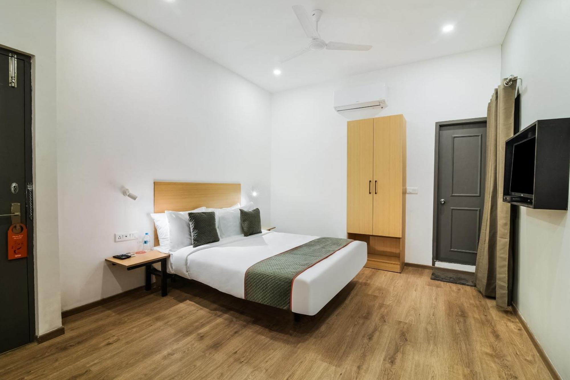 Super Townhouse Xotel Chennai Exterior photo